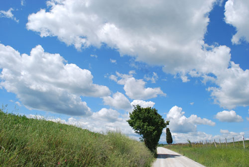 オルチャ渓谷と雲