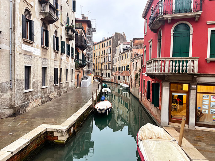 ヴェネツィアの小運河