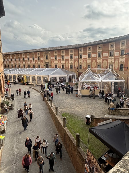 サンミニアートの白トリュフ市