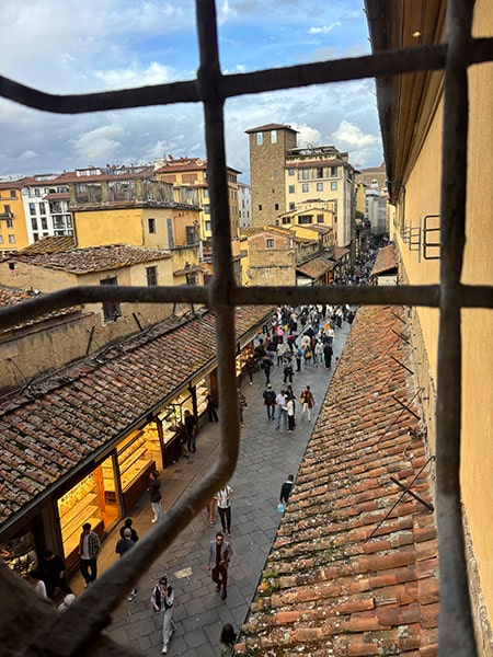 ヴァザーリの回廊の最後の窓