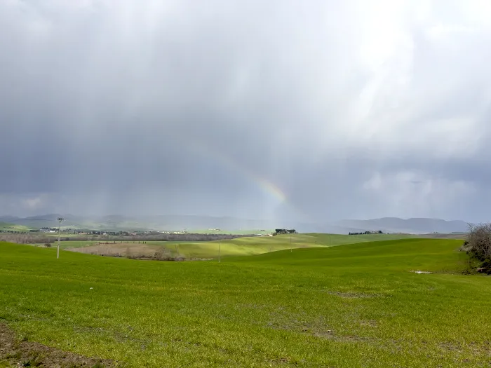 オルチャ渓谷と虹