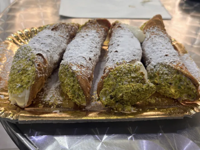 カターニア食べ歩き・カンノーロ